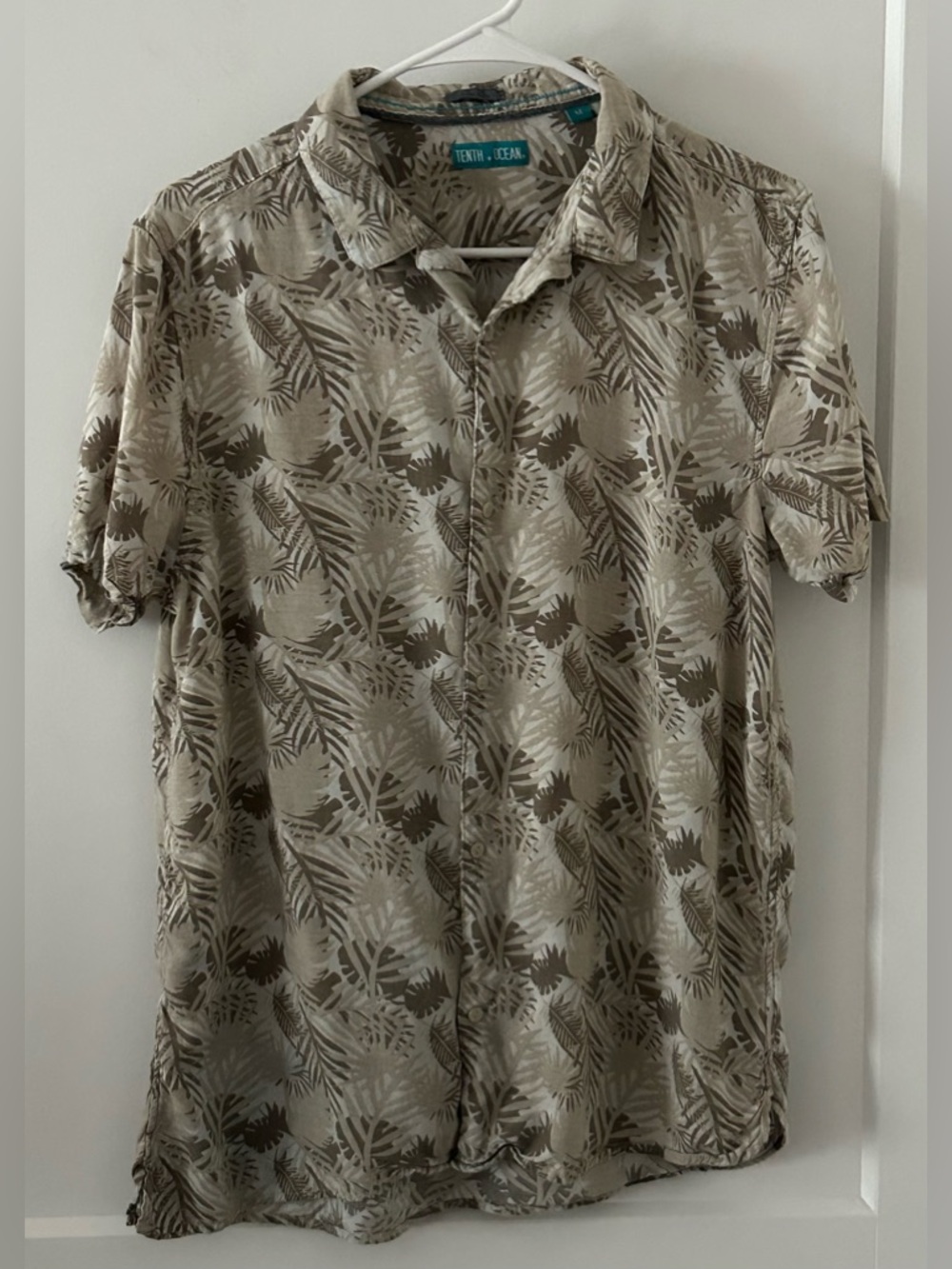 Tenth + Ocean Men’s Hawaiian Shirt Brown Tan Floral Pattern Medium Resort Beach
